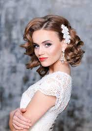 26 Short Wedding Hairstyles And Ways To Accessorize Them Short Curly Bridal Hair With A Si 50s Wedding Hair Wedding Hairstyles Bride Trendy Wedding Hairstyles