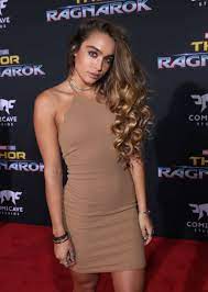 Is Machine Gun Kelly dating Sommer Ray? Rumors rife after duo spotted  getting cozy at his last gig - MEAWW