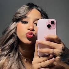 Bella Quinn (@bellaq1199)