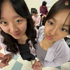 hi everyone!! my name is scarlett zhai, and i'm from bethany, connecticut.  i'm planning