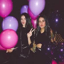 Classy Birthday Photoshoot With Friends Pin By Megan Briody On C E L E B R A T E Birthday Photoshoot Birthday Photos Birthday Goals