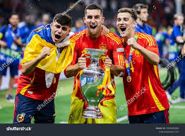 Ferran Torres Photos, Images & Pictures