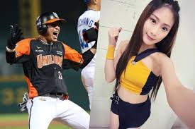 哪裡太早放棄了 陳傑憲16年進來就以游擊手出賽 17年守了一整年中間就斷斷續續有傳球問題出現 到了18年守備率只有0.924 季後賽直接被移防到左外野 20年又回到游擊守備還是不穩定 都練了三年 既然他. ä¸­è¯è·æ£' æ›å…‰ é™³å¤ªå¤ªå´©æ½°äº†é™³å‚'æ†²å¥³å‹ç«Ÿæ˜¯å¥¹ é‹å‹• Nownewsä»Šæ—¥æ–°èž