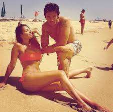 L'ex gieffina, 43 anni, ha un tumore al seno e sta condividendo con i follower la sua battaglia. Grande Fratello Carolina Marconi Al Mare Con Il Nuovo Fidanzato Mondoreality