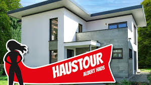 Die schreckliche wahrheit über meine zeit im youtube haus. Haustour Stadtvilla Mit Ungewohnlichem Flachdach Und Separatem Treppenhaus Hausbau Helden Youtube