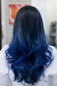 The blues and blacks are often blended together to give a midnight blue color or, blue highlights are added to black hair. Pelo Fashon Azul Hair Styles Blue Ombre Hair Balayage Hair