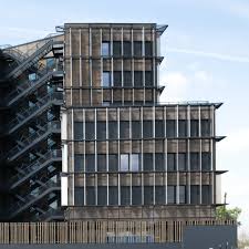 Détails de la structure bois/béton de l'immeuble perspective en chantier, à bordeaux « construire en bois avec un label environnemental est tout sauf évident. France Douglas