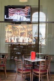 Fruhstuck In Der Staatsoper Wien Das Musikalische Cafe Oper Bietet Wie Es Sich Fur Ein Wiener Kaffeehaus Gehort Klassisches W Wien Cafe Staatsoper Wien Wien