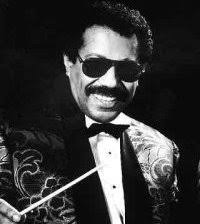 Christina Aguilera vs The Moon People