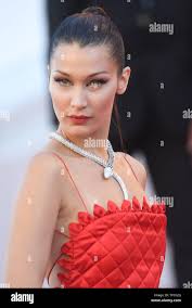 Model bella hadid hi-res stock photography and images