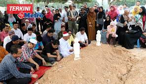 Saya turun bersedih dan berduka atas kepergian sang kapten choirul huda. Semoga Rohnya Dicucuri Rahmat Harian Metro