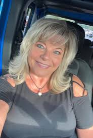 Achieving desired hair texture after stopping hair coloring