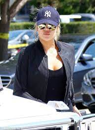 Khloe Kardashian Shops In Beverly Hills Amid Rumored Romance Woes Khloe Kardashian Ny Yankees Hat Outfit Street Styles Khloe