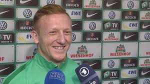 Born 8 april 1994) is a hungarian professional footballer who plays as a midfielder for croatian football club osijek. Kleinheisler Der Gut Gelaunte Kampfer Youtube