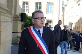 Quant aux services de garde des écoles, leur ouverture est dictée par la politique adoptée èa cet effet par chaque conseil d'établissement. Il Y A Le Feu En Moselle Le Coup De Colere Du Maire De Thionville Qui Veut Fermer Les Ecoles Lorraine Actu