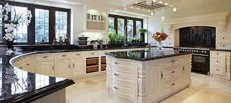 Classical kitchen with modern design integrated in a Georgian style