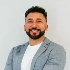 Edgar Toscano's Instagram, Twitter & Facebook