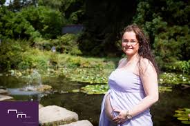 Ein wunderschöner ort,um die seele baumeln zu lassen und die japanische kultur zu geniessen. Babybauch Shooting Im Japanischen Garten In Leverkusen Photographie Nathalie Michel