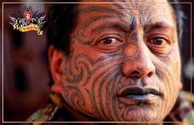 Hình xăm vòng cổ maori. Hinh XÄƒm Maori Ä'á»™c Ä'ao Va Y NghÄ©a Rio Studio