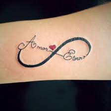 Nessa inspiração, o m foi modificado para criar uma relação com o coração (que simboliza amor) e. Tatuagem De Amor 54 Ideias Lindas Para Homenagear O Amor