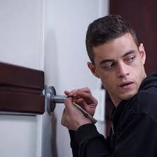 USA's Mr. Robot actually does everything True Detective pretends to do