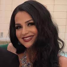 Helen Spanos (@helen.spanos) • Facebook