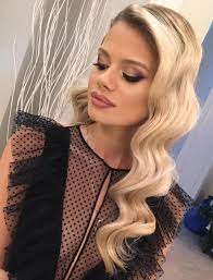 Sie könnenn ein teil unserer neuesten kleider ab heute online kaufen. Die Besten Ausschnitt Frisuren Fur Ihr Kleid Neueste Frisuren Bob Frisuren Frisuren 2018 Neueste Frisuren 2018 Haar Modelle 2018