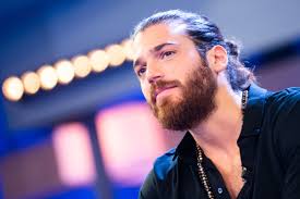 Can yaman instagram paylaşımı demet özdemir:demet hanım benimle çalışmak nasıl bir duygu? Can Yaman Chi E L Attore Che Sara Sandokan In Tv Con Argentero
