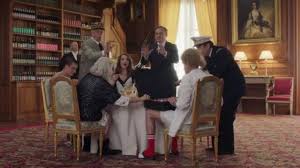 Avec le saj, nous sommes allés voir les tuches 3 au cinéma d'avion. Les Tuche 3 Jeff Tuche Prend Une Valise Nucleaire Dans Le Premier Teaser Video Cinema Tele 2 Semaines