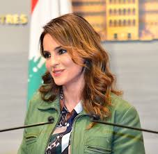 أعلنت وزيرة الإعلام اللبنانية منال عبد الصمد ، اليوم الأحد، استقالتها من حكومة حسان دياب، مقدمة اعتذارها للشعب اللبنانية قائلة «أعتذر من اللبنانيين الذين لم نتمكّن من تلبية طموحاتهم، التغيير بقى بعيد المنال». Ù…Ù†Ø§Ù„ Ø¹Ø¨Ø¯ Ø§Ù„ØµÙ…Ø¯ Ø§Ù„Ø¥Ø¹Ù„Ø§Ù… Ø§Ù„Ø¹Ø§Ù… ÙÙŠ Ù„Ø¨Ù†Ø§Ù† Ø¨Ø®ÙŠØ± News Shopping Directory 112112