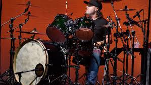 7) load the first time metallica utilized a serrano piece, and the first time they went for something completely different on the artwork front by dipping (i've always loved stumbling across people online saying things like, my friend said that metallica's load album cover is a picture of blood and cum. Metallica Das Sind Die Lieblings Album Cover Von Lars Ulrich