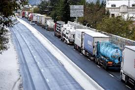Calendrier des interdictions particulières de circuler e de erdite cules cules. La Frontiere Fermee Aux Poids Lourds Pour Cause De Neige Les Transporteurs S Organisent
