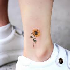 Sunflower Tattoo By Vane Tattoo On Instagram In 2020 Small Meaningful Tattoos Tattoos Sunflower Tattoos