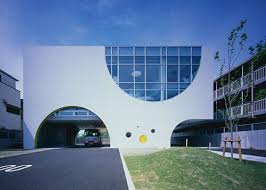 Parenting Handbook Japanese School Takes Cues From Drive Through Restaurants Http Www Interiordesi Arhitektura Arhitektura Fasadov Sovremennaya Arhitektura