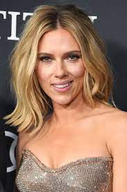 How To Recreate Salma Hayek S Glamorous Red Carpet Look Scarlett Johansson Hairstyle Scarlet Johansson Long Hair Styles