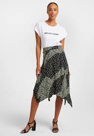 Beyaz Sifir Yaka Baskili Tisort Online Alisveris 19kox Pamlooking Oxxo Mankenler Giyim Moda Stilleri