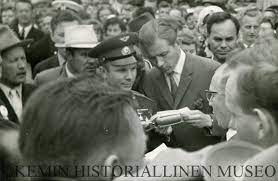 Aleksei leonov pystyi vihdoin kertomaan, mitä gagarinille tapahtui. Gagarinworldtour 59 Let Nazad 12 Aprelya 1961 G Yu A Gagarin Stal Pervym V Mire Chelovekom Sovershivshim Polet V Kosmicheskoe Prostranstvo Posle Vozvrasheniya Na Zemlyu On Otpravilsya V Dlitelnoe Mirovoe Turne Kosmonavt Poseshal