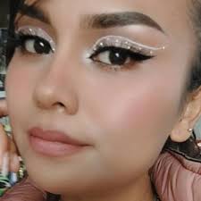 Maquillaje,pestañas y uñas