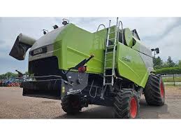 Claas Tucano 450 Combine