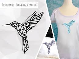 Scopri ricette, idee per la casa, consigli di stile e altre idee da provare. Plottervorlage Geometrischer Kolibri Geometrisch Kolibri Motive