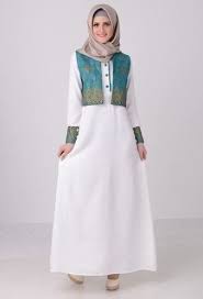 Bahkan beberapa model gamis polos sering jadi pusat perhatian karena pembawannya yang cukup simple tetapi elegan begitu memanjakan mata. 25 Gamis Polos Modern Dengan Berbagai Kombinasi Terbaru