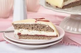 Eine saftige schoko torte mit vanilla tortencreme und marzipan decke eins von 7000 leckeren gelingsicheren rezepten von dr. Mohn Marzipan Torte Rezept Von Backen De