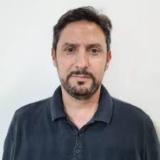 Eu fiquei meio sumido aqui, né? Mas, nos últimos meses, mergulhei  profundamente no projeto que acredito ser o de maior impacto da minha  carreira e também na educação para o Brasil. Já