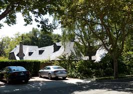 Die polizei hat inzwischen einen verdächtigen festgenommen. Datei Steve Jobss House In Palo Alto 9599548015 Jpg Wikipedia
