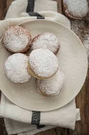 La ricetta della nonna per preparare un delizioso contorno di cipolle ripiene al forno, ottimo anche da servire come secondo. Frittelle Ripiene Con Composta Di Mele La Tarte Maison