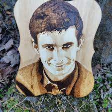 Melissa Calvert (@MoonMothTorch)