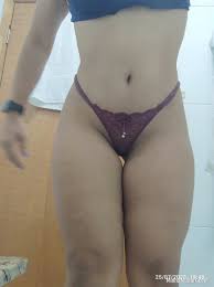 Minha mulher safada adora ser cobiçada por outros homens