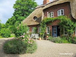 An Der Grossen Kreuzung Links Landhaus Bormoos In Habernis Romantisches Landhaus Baustil Wohnarchitektur