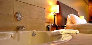 King suite with a spa bath/hot tub is available. Indiana Hot Tub Suites Hotels With Private In Room Jetted Tubs