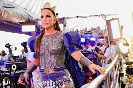 Ivete sangalo 2020, bloco coruja e cerveja e cia informações e vendas do carnaval de salvador. Vestida De Rainha Ivete Sangalo Abre Seu Carnaval Em Salvador Puxando O Famoso Bloco Coruja Maranhao Hoje